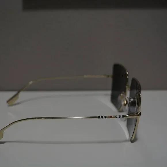 NWOT Burberry Daphne 58MM Square Sunglasses MSRP $346 display picture 1